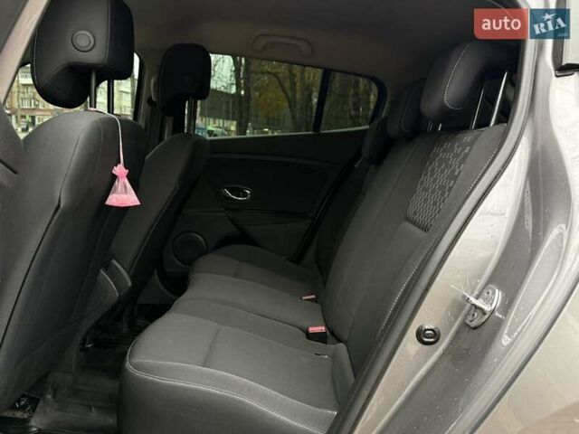 Серый Рено Меган, объемом двигателя 1.2 л и пробегом 92 тыс. км за 6990 $, фото 17 на Automoto.ua