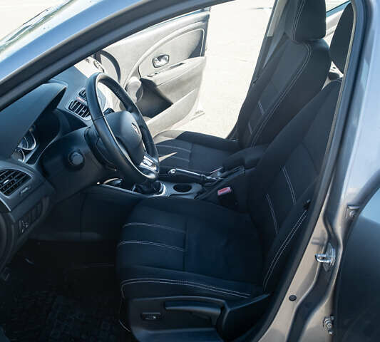 Серый Рено Меган, объемом двигателя 1.46 л и пробегом 113 тыс. км за 8500 $, фото 11 на Automoto.ua