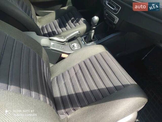 Серый Рено Меган, объемом двигателя 1.5 л и пробегом 226 тыс. км за 8300 $, фото 58 на Automoto.ua