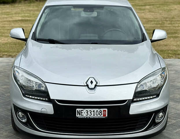 Рено Меган 2013 в Луцке на Automoto.ua Серый Рено Меган, объемом двигателя 1.5 л и пробегом 198 тыс. км за 8699 $, фото 2 на Automoto.ua