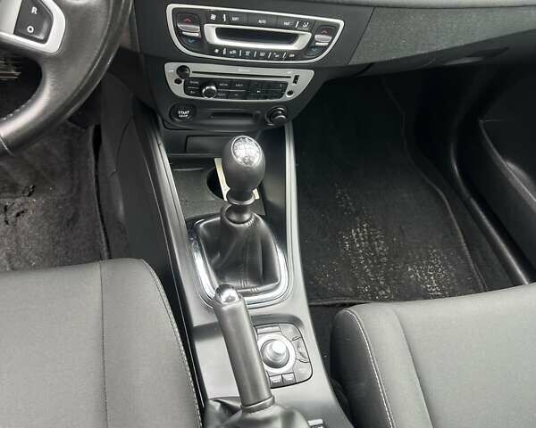 Серый Рено Меган, объемом двигателя 1.5 л и пробегом 207 тыс. км за 8700 $, фото 7 на Automoto.ua