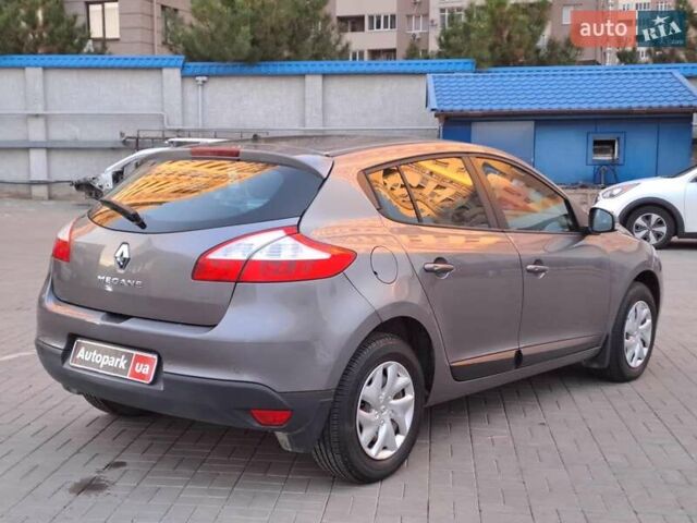 Рено Меган 2013 в Одессе на Automoto.ua Серый Рено Меган, объемом двигателя 1.6 л и пробегом 52 тыс. км за 8990 $, фото 6 на Automoto.ua