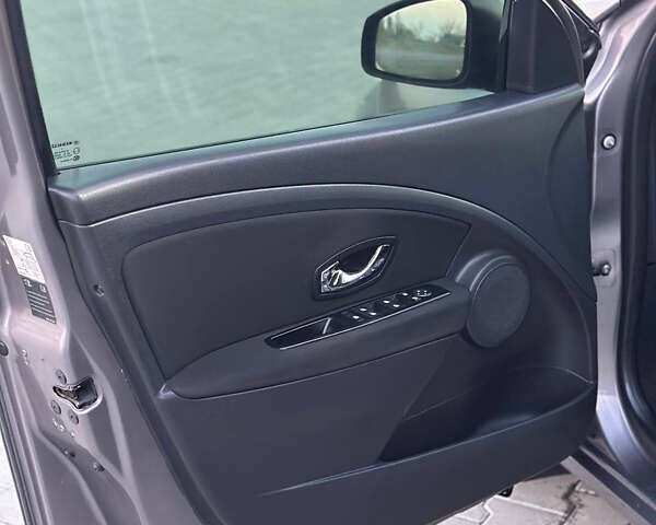 Серый Рено Меган, объемом двигателя 1.5 л и пробегом 276 тыс. км за 6700 $, фото 6 на Automoto.ua