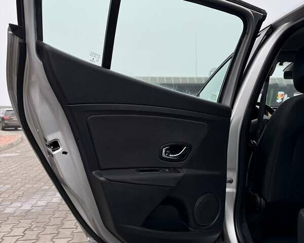 Серый Рено Меган, объемом двигателя 1.5 л и пробегом 237 тыс. км за 7550 $, фото 21 на Automoto.ua