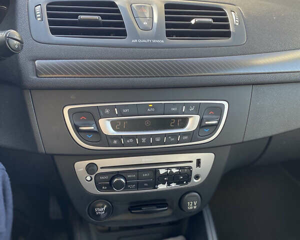 Сірий Рено Меган, об'ємом двигуна 1.2 л та пробігом 165 тис. км за 7200 $, фото 2 на Automoto.ua