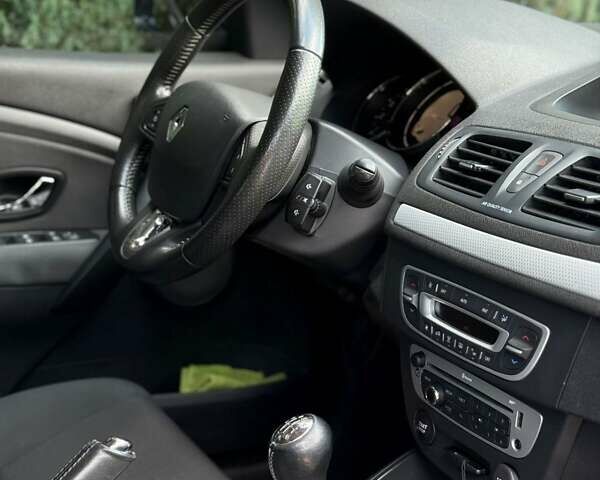 Рено Меган 2013 в Самборе на Automoto.ua Серый Рено Меган, объемом двигателя 1.46 л и пробегом 267 тыс. км за 7950 $, фото 21 на Automoto.ua