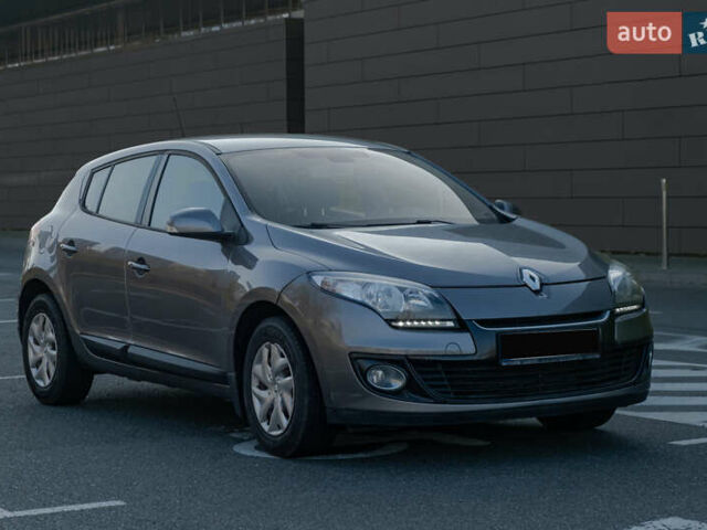 Серый Рено Меган, объемом двигателя 1.46 л и пробегом 113 тыс. км за 8500 $, фото 2 на Automoto.ua