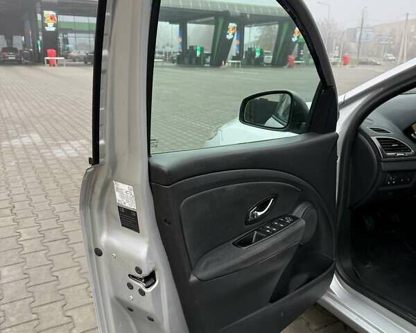 Серый Рено Меган, объемом двигателя 1.5 л и пробегом 237 тыс. км за 7550 $, фото 30 на Automoto.ua