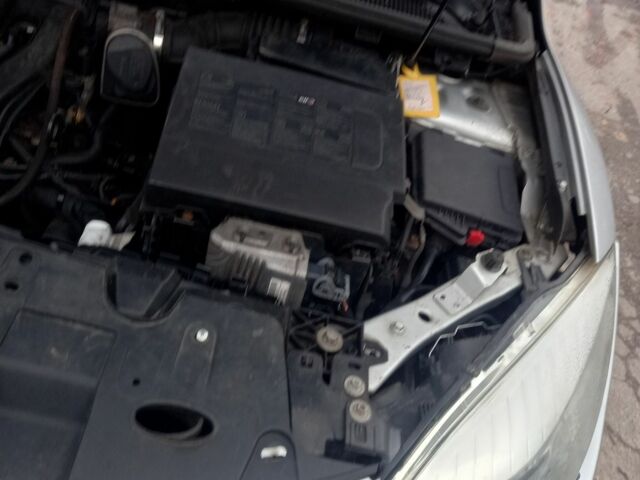 Серый Рено Меган, объемом двигателя 1.6 л и пробегом 275 тыс. км за 5300 $, фото 4 на Automoto.ua