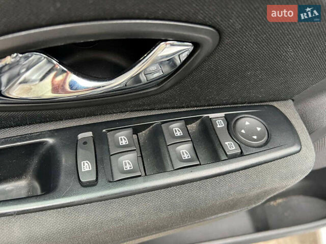 Серый Рено Меган, объемом двигателя 1.5 л и пробегом 228 тыс. км за 7690 $, фото 15 на Automoto.ua