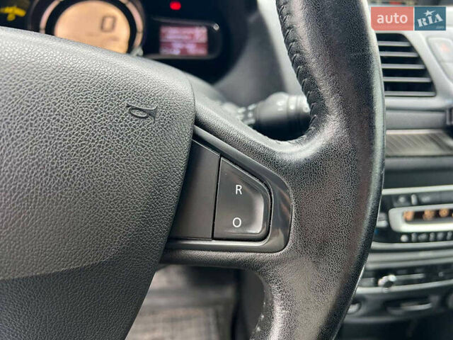 Серый Рено Меган, объемом двигателя 1.5 л и пробегом 228 тыс. км за 7690 $, фото 22 на Automoto.ua