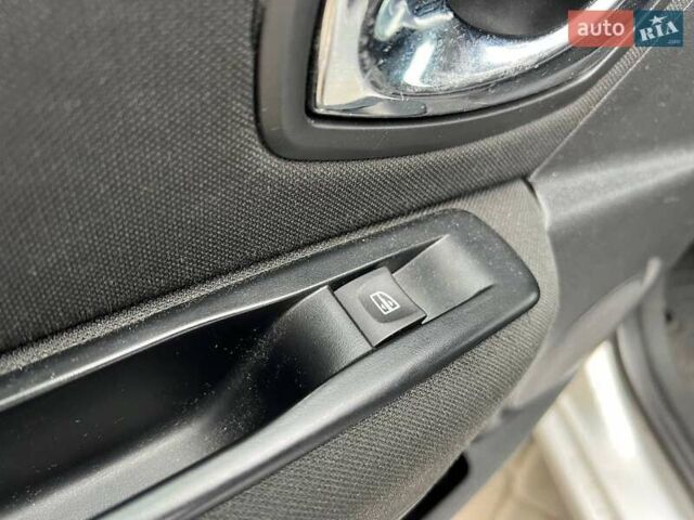 Серый Рено Меган, объемом двигателя 1.5 л и пробегом 228 тыс. км за 7690 $, фото 35 на Automoto.ua