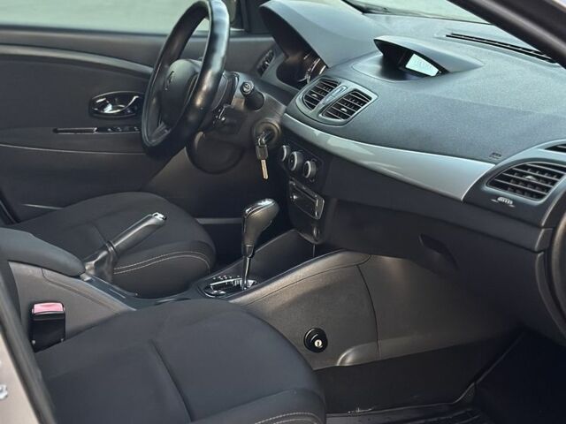 Серый Рено Меган, объемом двигателя 1.5 л и пробегом 276 тыс. км за 6950 $, фото 10 на Automoto.ua