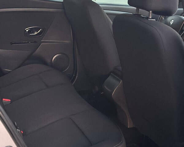 Серый Рено Меган, объемом двигателя 1.5 л и пробегом 276 тыс. км за 6700 $, фото 7 на Automoto.ua