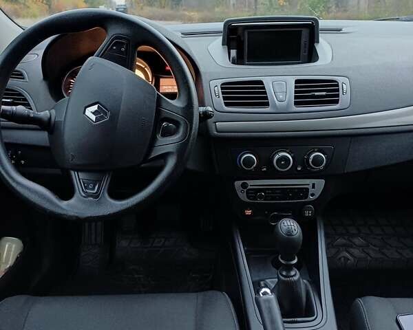 Серый Рено Меган, объемом двигателя 1.5 л и пробегом 290 тыс. км за 6500 $, фото 2 на Automoto.ua