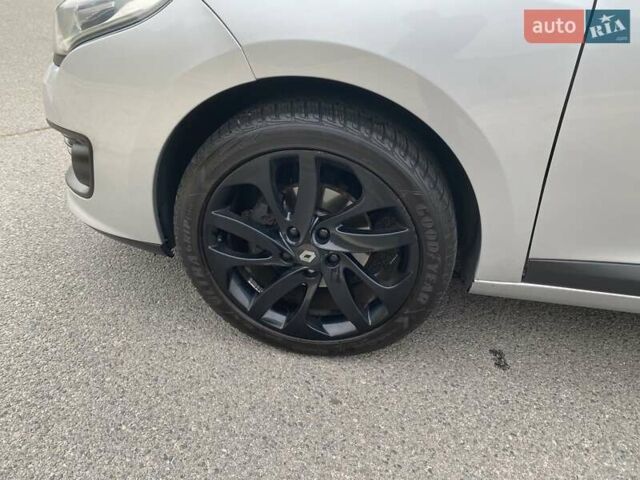 Рено Меган 2014 в Днепре (Днепропетровске) на Automoto.ua Серый Рено Меган, объемом двигателя 1.46 л и пробегом 248 тыс. км за 7500 $, фото 17 на Automoto.ua