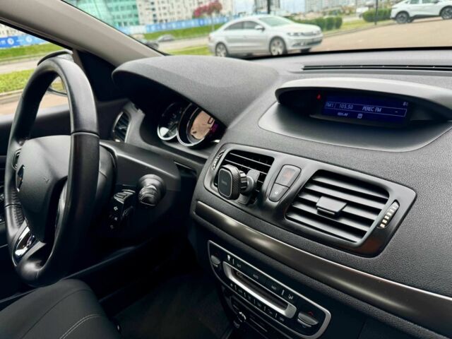 Рено Меган 2014 в Киеве на Automoto.ua Серый Рено Меган, объемом двигателя 1.5 л и пробегом 259 тыс. км за 7450 $, фото 16 на Automoto.ua