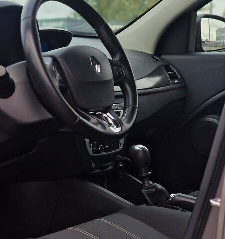 Серый Рено Меган, объемом двигателя 1.6 л и пробегом 264 тыс. км за 7700 $, фото 43 на Automoto.ua