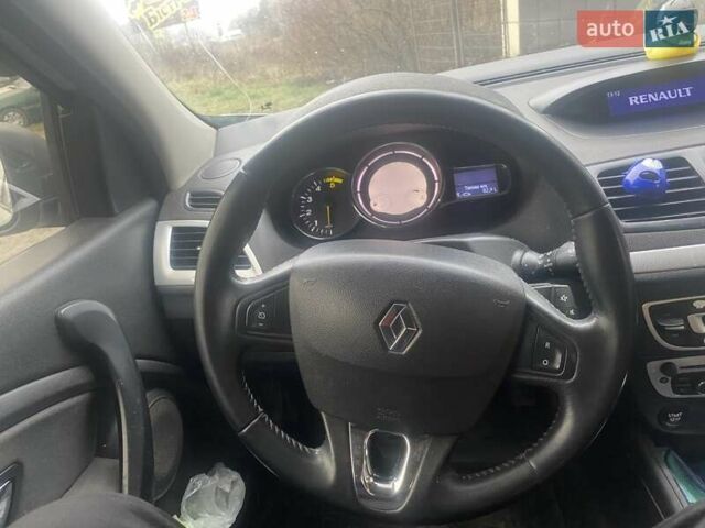 Серый Рено Меган, объемом двигателя 1.46 л и пробегом 320 тыс. км за 7299 $, фото 5 на Automoto.ua