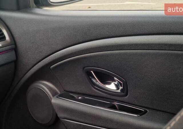 Серый Рено Меган, объемом двигателя 1.6 л и пробегом 264 тыс. км за 7700 $, фото 41 на Automoto.ua