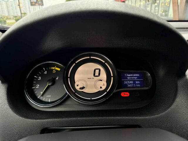 Рено Меган 2014 в Киеве на Automoto.ua Серый Рено Меган, объемом двигателя 1.5 л и пробегом 259 тыс. км за 7450 $, фото 20 на Automoto.ua