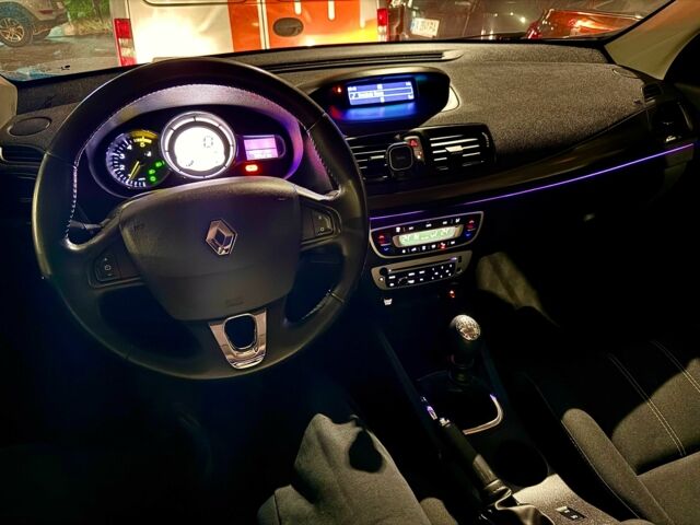 Рено Меган 2014 в Киеве на Automoto.ua Серый Рено Меган, объемом двигателя 1.5 л и пробегом 259 тыс. км за 7450 $, фото 10 на Automoto.ua