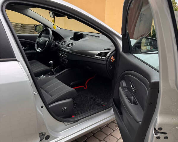 Серый Рено Меган, объемом двигателя 1.5 л и пробегом 246 тыс. км за 8500 $, фото 7 на Automoto.ua