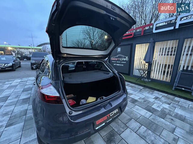 Серый Рено Меган, объемом двигателя 1.5 л и пробегом 110 тыс. км за 9999 $, фото 16 на Automoto.ua