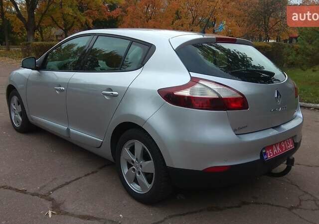 Рено Меган 2015 у Чернігові на Automoto.ua Сірий Рено Меган, об'ємом двигуна 1.46 л та пробігом 270 тис. км за 8800 $, фото 2 на Automoto.ua