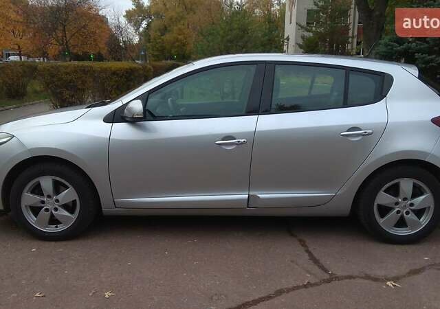 Рено Меган 2015 у Чернігові на Automoto.ua Сірий Рено Меган, об'ємом двигуна 1.46 л та пробігом 270 тис. км за 8800 $, фото 1 на Automoto.ua