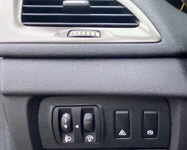 Серый Рено Меган, объемом двигателя 1.5 л и пробегом 205 тыс. км за 7999 $, фото 23 на Automoto.ua