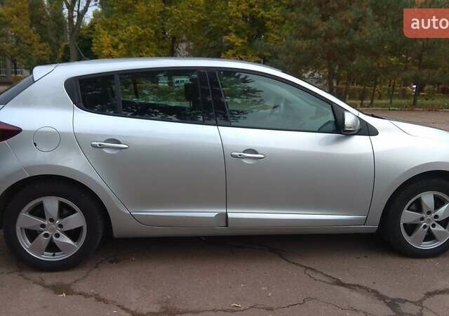 Рено Меган 2015 у Чернігові на Automoto.ua Сірий Рено Меган, об'ємом двигуна 1.46 л та пробігом 270 тис. км за 8800 $, фото 6 на Automoto.ua