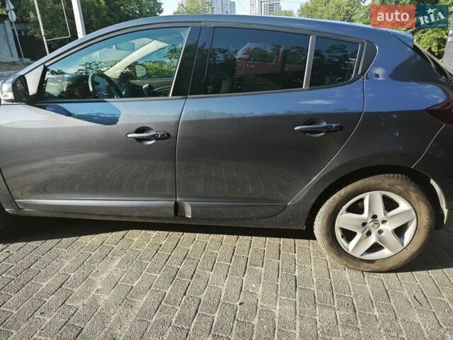Сірий Рено Меган, об'ємом двигуна 1.5 л та пробігом 218 тис. км за 8800 $, фото 1 на Automoto.ua