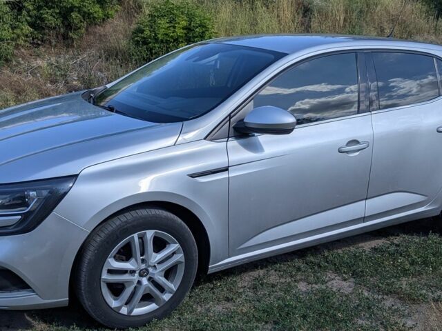 Рено Меган 2016 в Днепре (Днепропетровске) на Automoto.ua Серый Рено Меган, объемом двигателя 1.5 л и пробегом 270 тыс. км за 10000 $, фото 1 на Automoto.ua