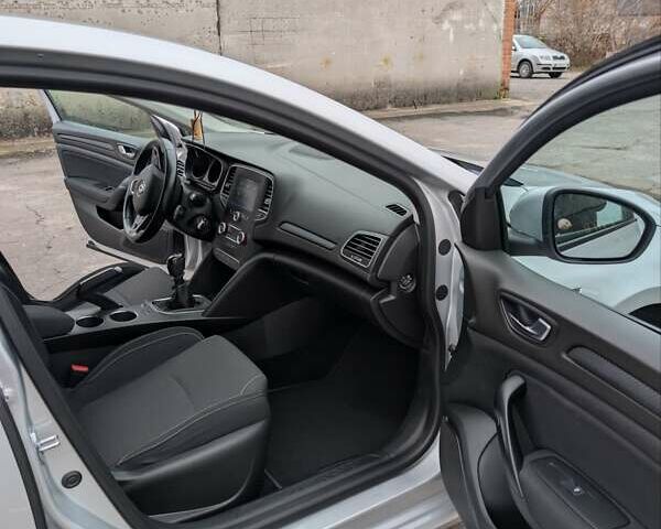 Серый Рено Меган, объемом двигателя 1.5 л и пробегом 254 тыс. км за 11300 $, фото 23 на Automoto.ua