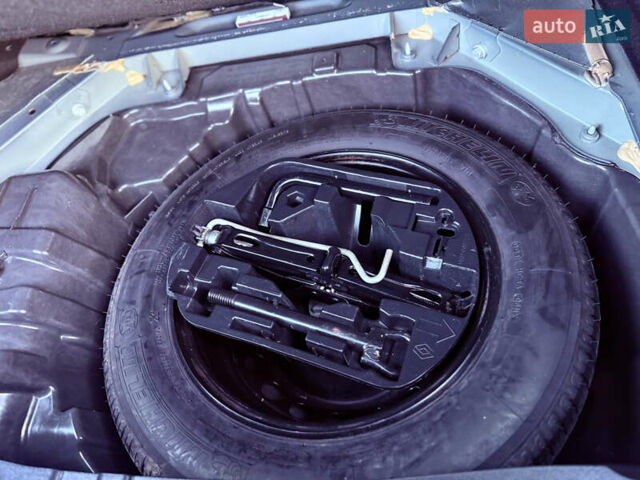 Серый Рено Меган, объемом двигателя 1.5 л и пробегом 190 тыс. км за 13999 $, фото 56 на Automoto.ua