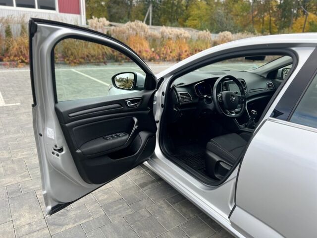 Рено Меган 2020 в Луцке на Automoto.ua Серый Рено Меган, объемом двигателя 1.5 л и пробегом 165 тыс. км за 14000 $, фото 5 на Automoto.ua