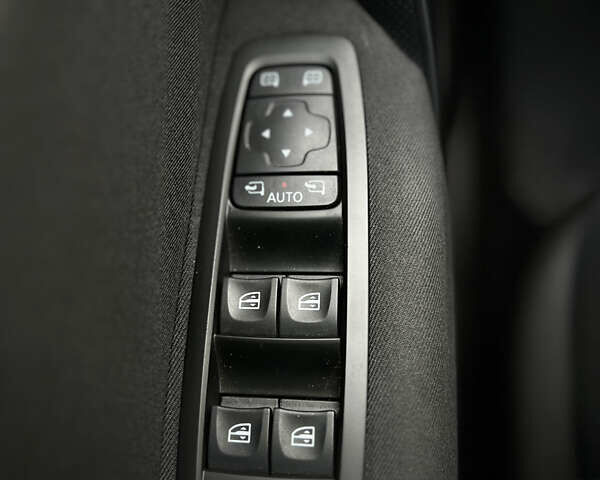 Рено Меган 2020 в Луцке на Automoto.ua Серый Рено Меган, объемом двигателя 1.46 л и пробегом 165 тыс. км за 14200 $, фото 17 на Automoto.ua