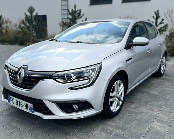 Рено Меган 2020 в Луцке на Automoto.ua Серый Рено Меган, объемом двигателя 1.46 л и пробегом 165 тыс. км за 14200 $, фото 1 на Automoto.ua