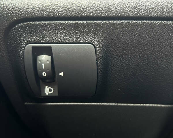 Рено Меган 2020 в Луцке на Automoto.ua Серый Рено Меган, объемом двигателя 1.46 л и пробегом 165 тыс. км за 14200 $, фото 18 на Automoto.ua