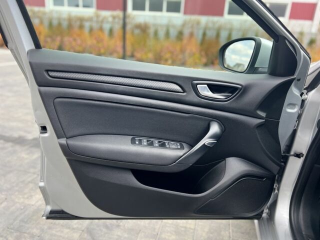 Рено Меган 2020 в Луцке на Automoto.ua Серый Рено Меган, объемом двигателя 1.5 л и пробегом 165 тыс. км за 14000 $, фото 7 на Automoto.ua