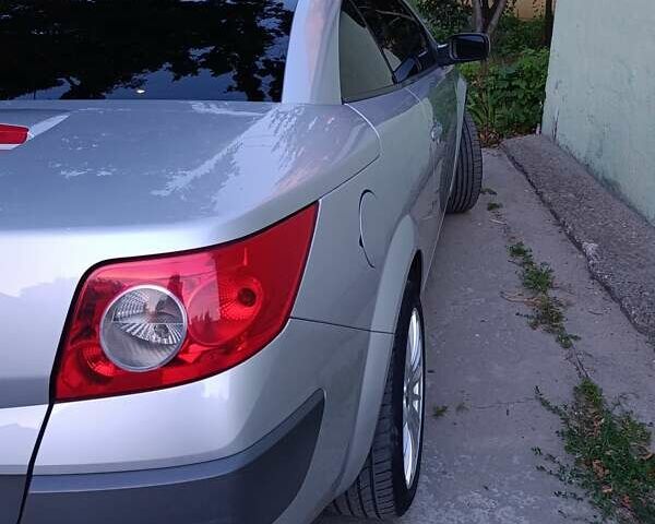 Серый Рено Меган, объемом двигателя 2 л и пробегом 240 тыс. км за 5800 $, фото 1 на Automoto.ua