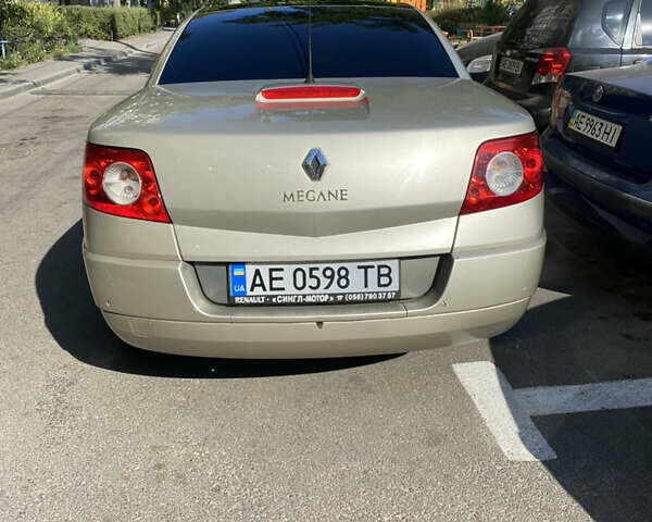 Серый Рено Меган, объемом двигателя 2 л и пробегом 147 тыс. км за 6000 $, фото 2 на Automoto.ua
