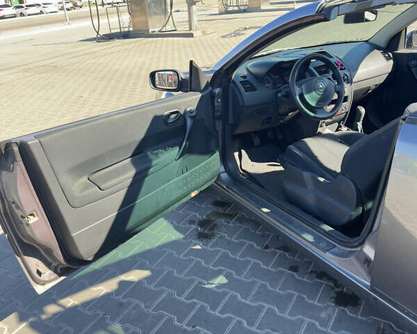 Серый Рено Меган, объемом двигателя 1.6 л и пробегом 168 тыс. км за 4800 $, фото 3 на Automoto.ua