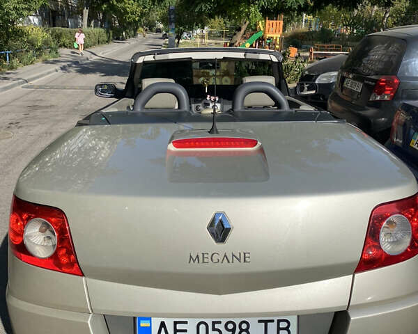 Серый Рено Меган, объемом двигателя 2 л и пробегом 147 тыс. км за 6000 $, фото 5 на Automoto.ua