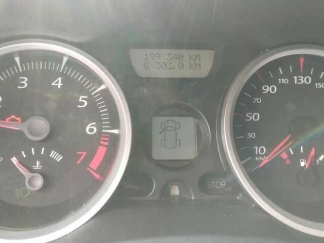 Серый Рено Меган, объемом двигателя 2 л и пробегом 230 тыс. км за 4800 $, фото 4 на Automoto.ua