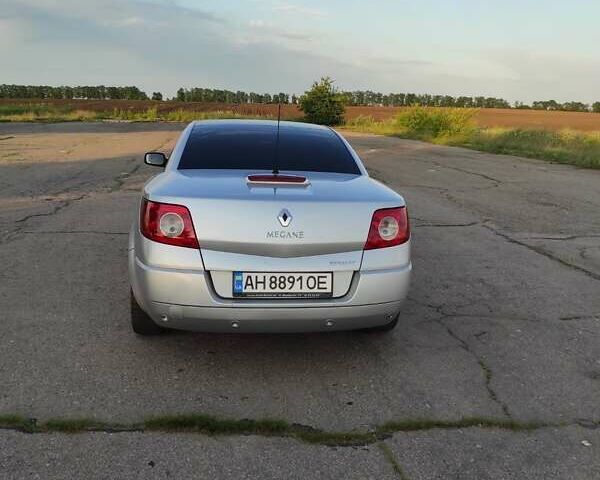 Рено Меган 2006 в Славянске на Automoto.ua Серый Рено Меган, объемом двигателя 2 л и пробегом 160 тыс. км за 7200 $, фото 2 на Automoto.ua