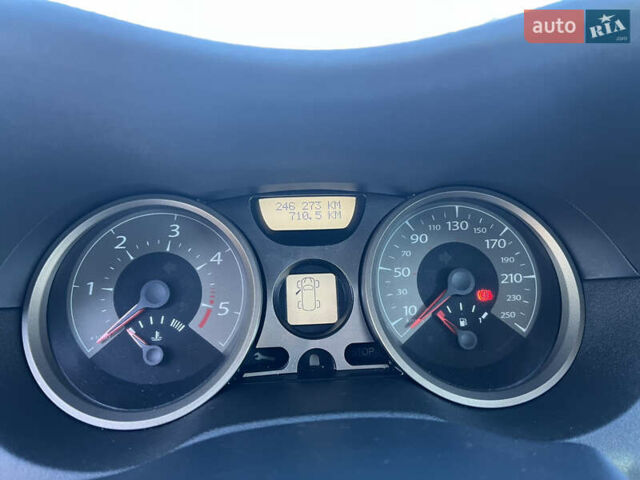 Сірий Рено Меган, об'ємом двигуна 1.9 л та пробігом 246 тис. км за 3999 $, фото 11 на Automoto.ua