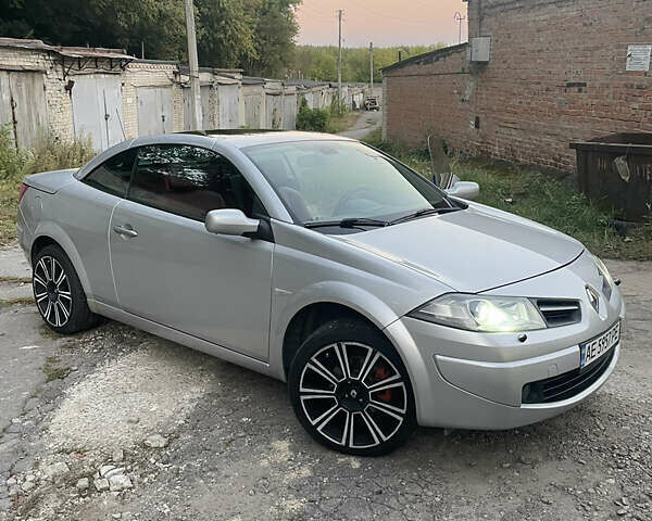 Сірий Рено Меган, об'ємом двигуна 1.6 л та пробігом 290 тис. км за 6500 $, фото 4 на Automoto.ua