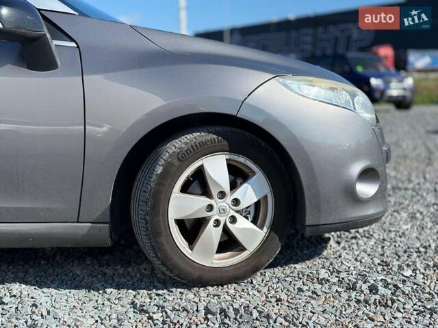 Рено Меган 2011 у Львові на Automoto.ua Сірий Рено Меган, об'ємом двигуна 2 л та пробігом 215 тис. км за 8690 $, фото 5 на Automoto.ua